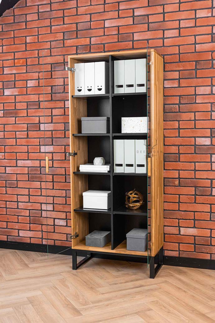 Vitrine minimaliste en verre avec côtés en bois. 80cm de large