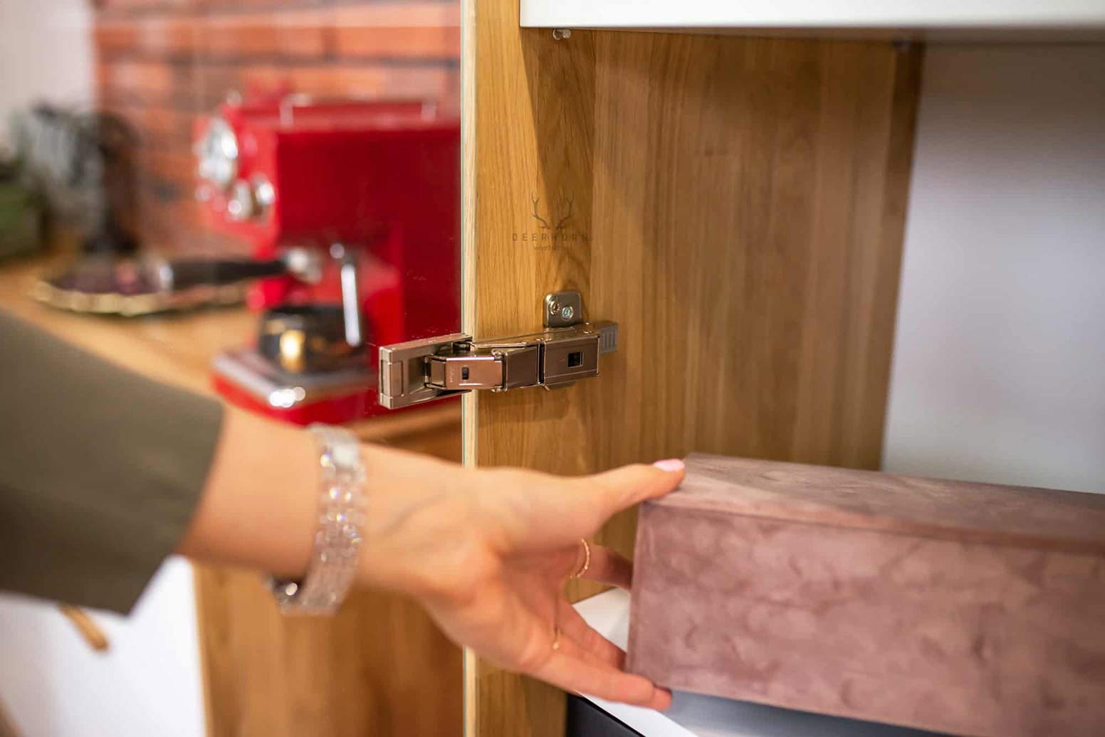 Porte-documents moderne blanc pour bureau et salon sur pieds en métal