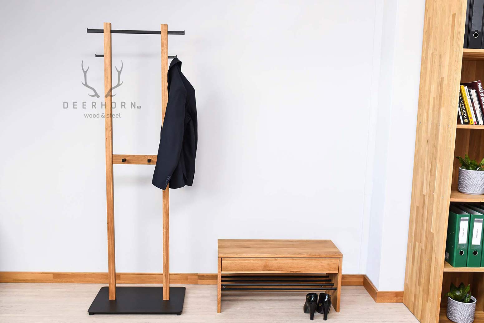 Porte-manteau de bureau en bois et métal loft. Narvi