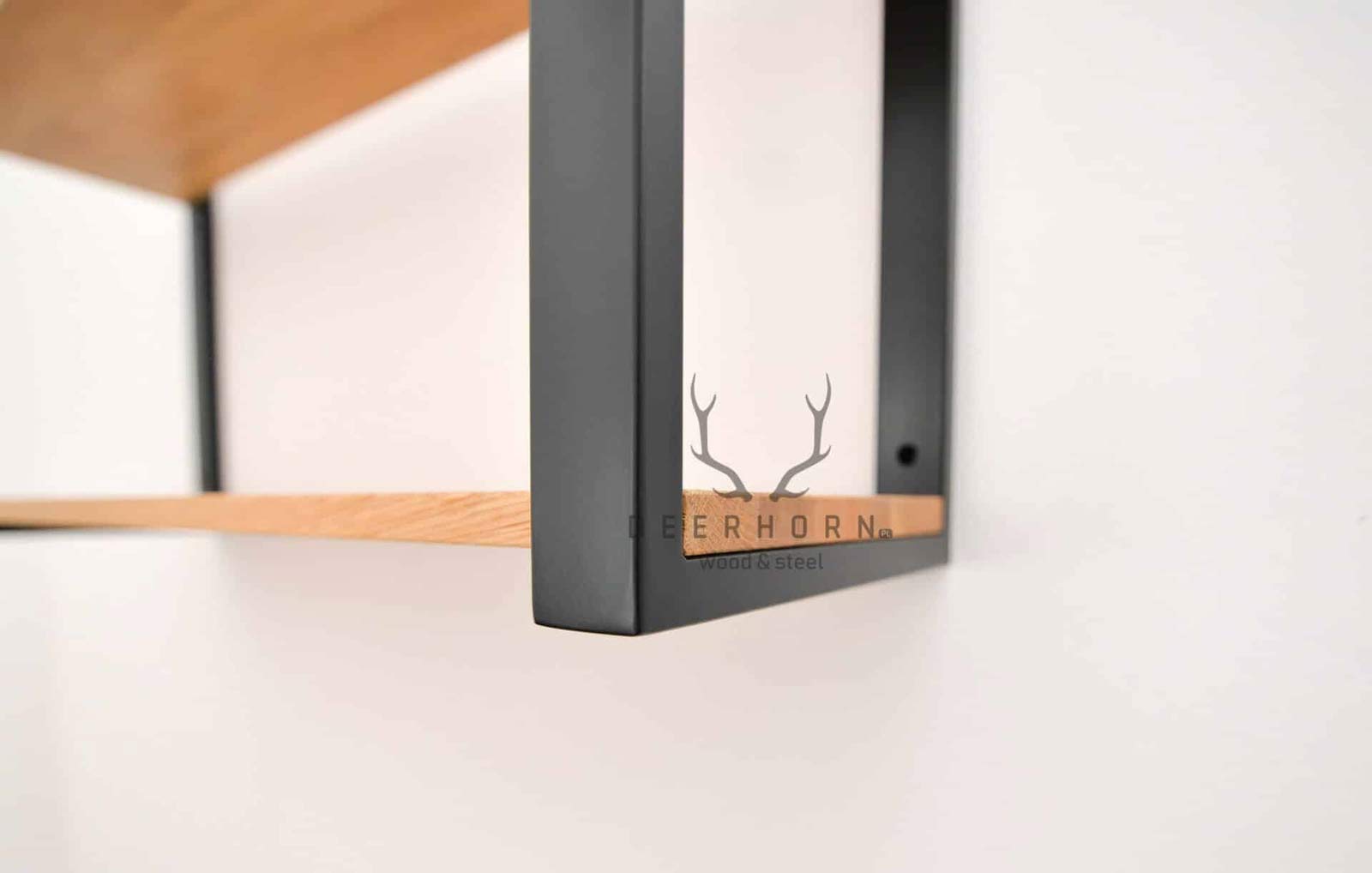 Etagère suspendue de style loft en bois et métal