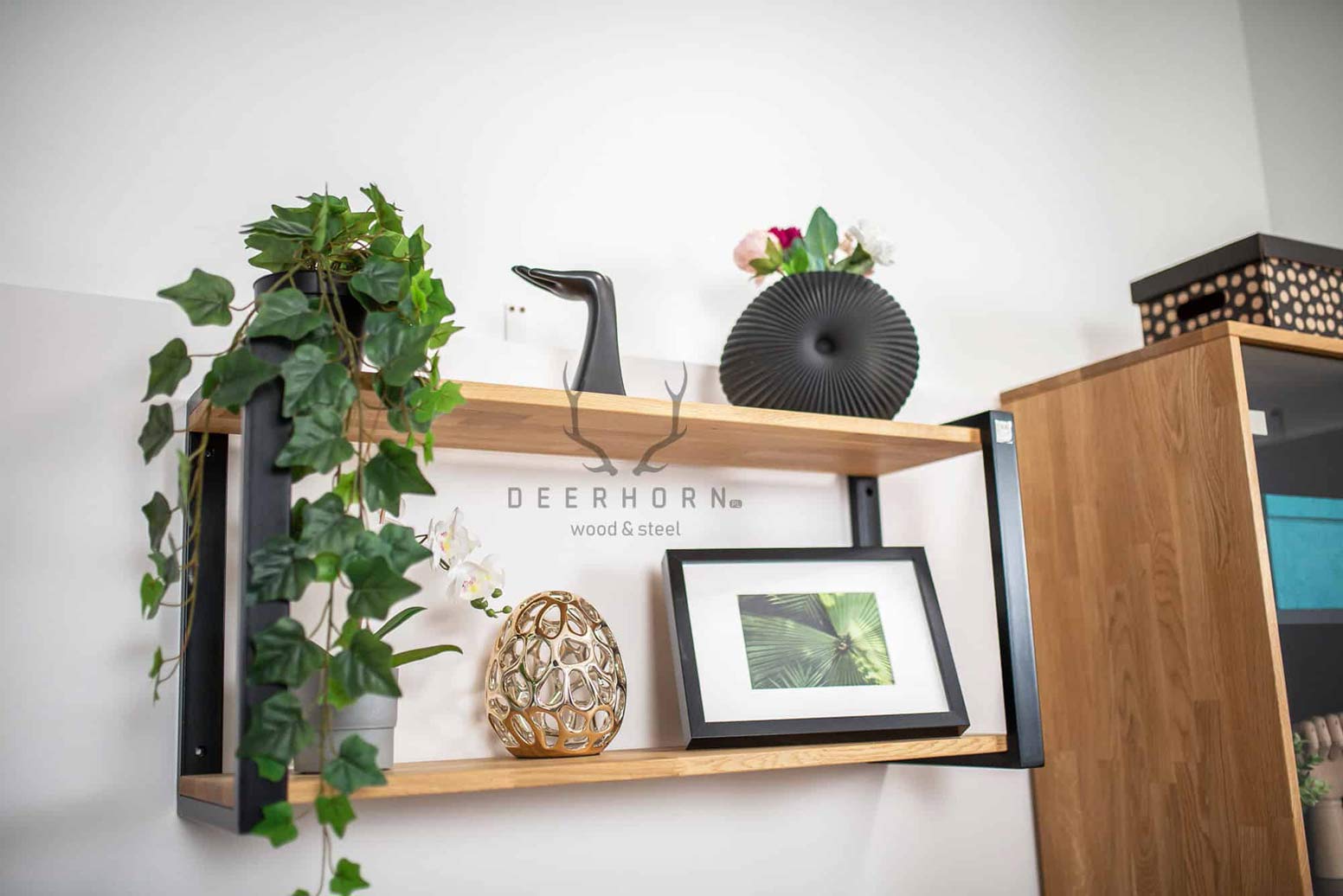 Etagère suspendue de style loft en bois et métal