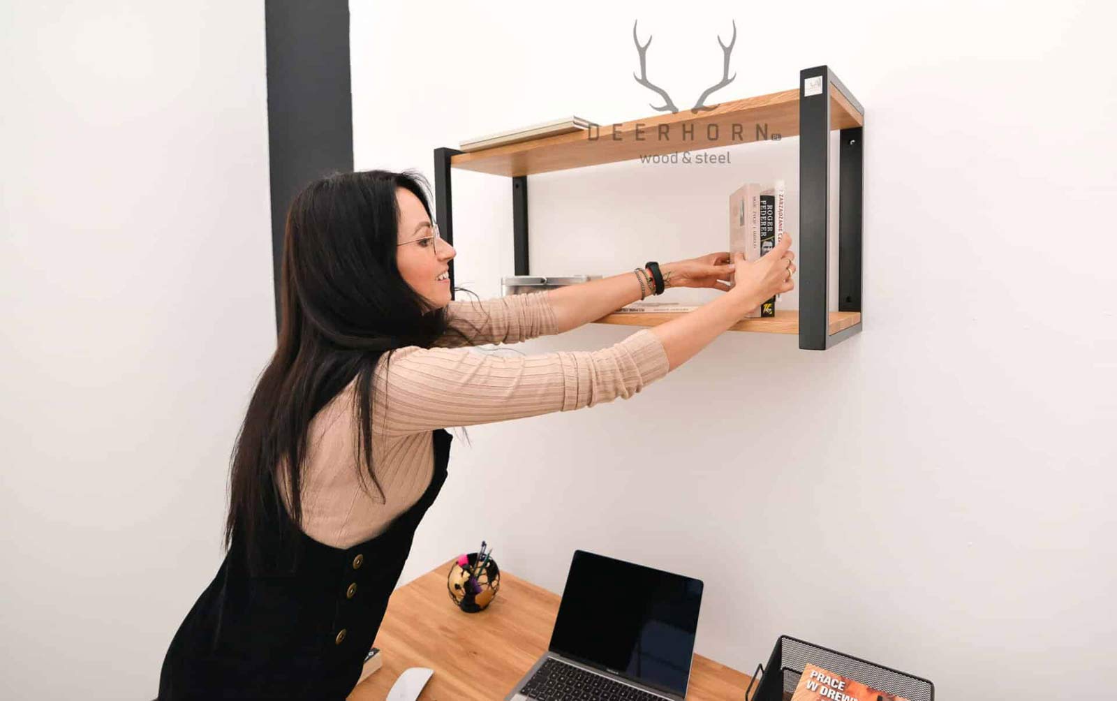 Etagère suspendue de style loft en bois et métal blanc