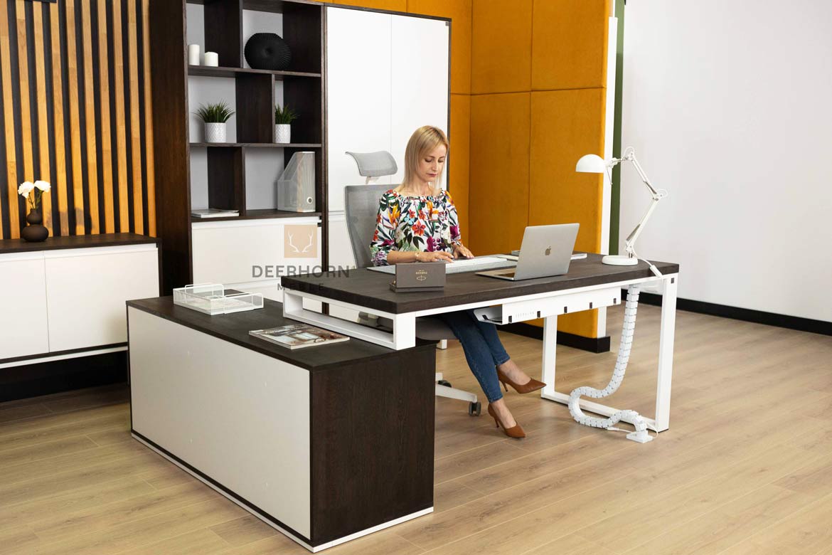 Bureau d'angle pour le bureau et la maison avec plateau en bois noir