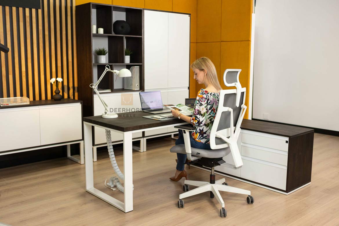 Bureau d'angle pour le bureau et la maison avec plateau en bois noir