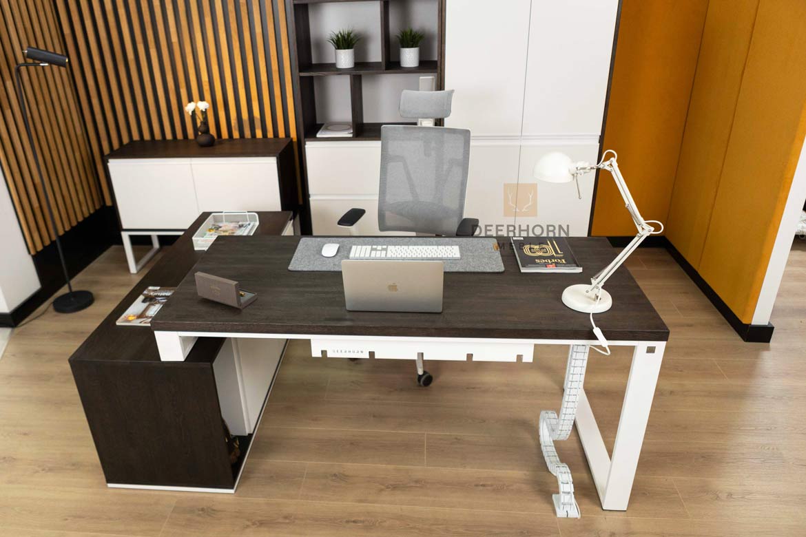 Bureau d'angle pour le bureau et la maison avec plateau en bois noir