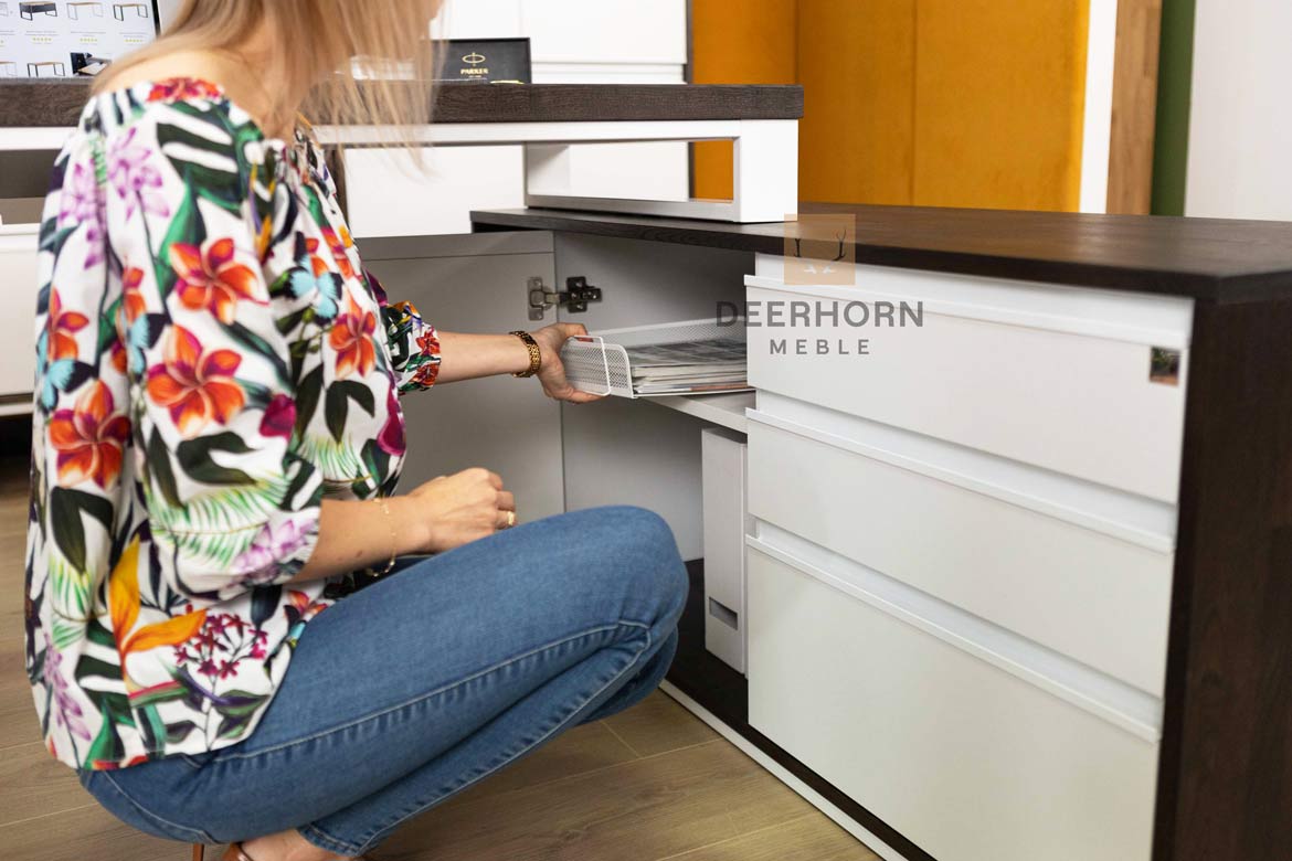 Bureau d'angle pour le bureau et la maison avec plateau en bois noir