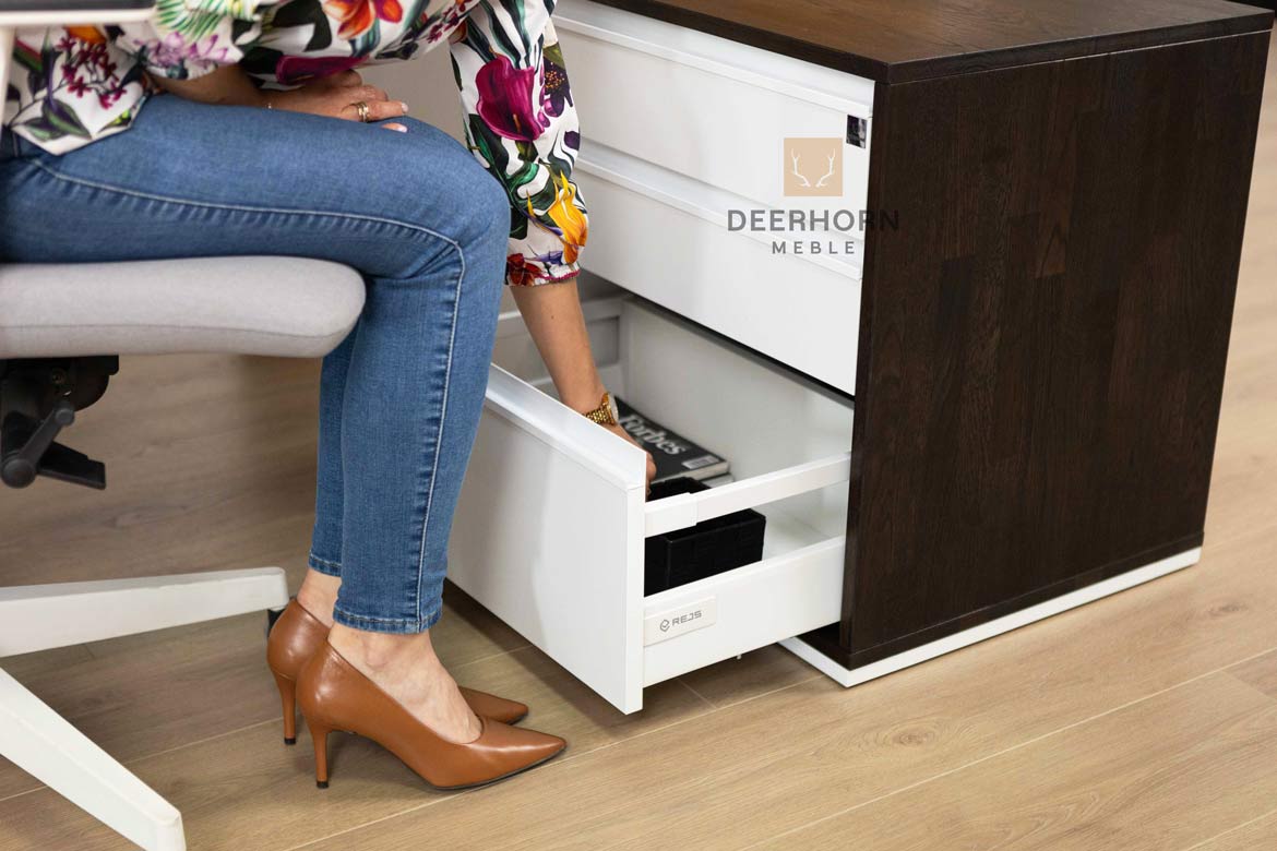 Bureau d'angle pour le bureau et la maison avec plateau en bois noir