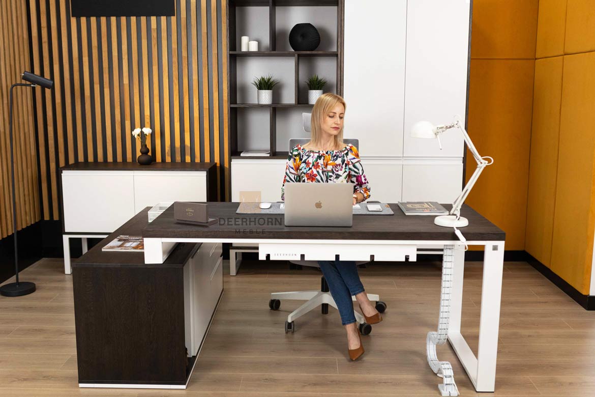 Bureau d'angle pour le bureau et la maison avec plateau en bois noir