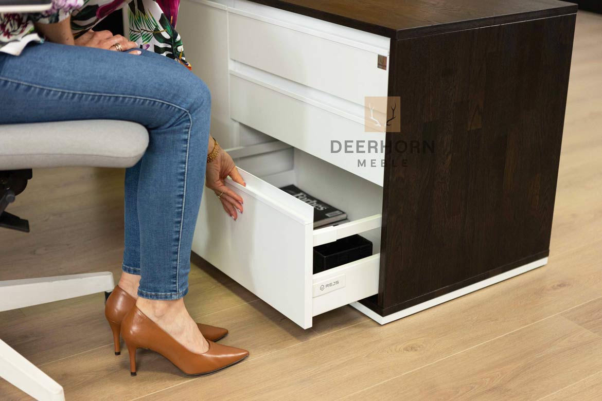 Bureau d'angle pour le bureau et la maison avec plateau en bois noir