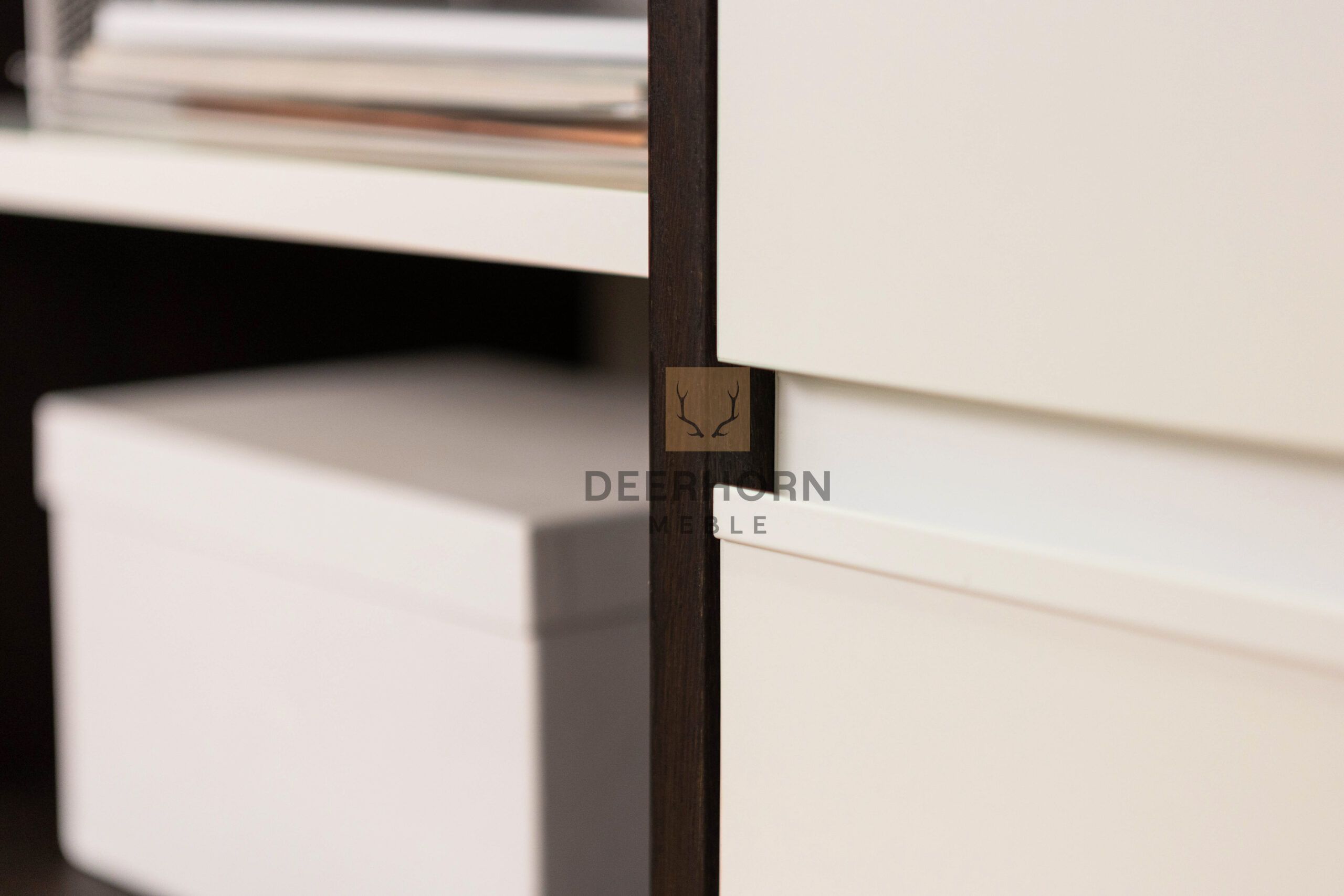 Commode haute, noire