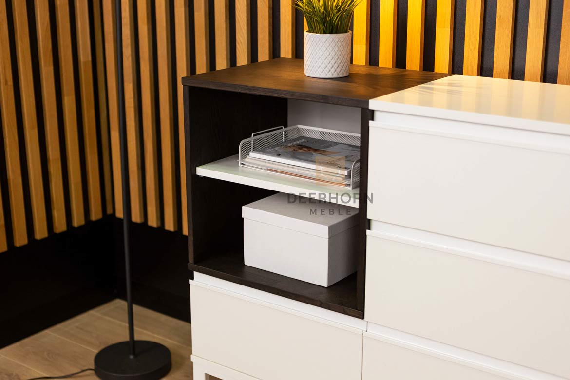 Commode haute, noire