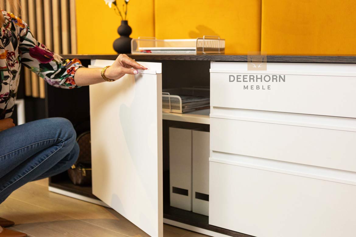 Meuble à tiroirs et étagère de bureau en ébène