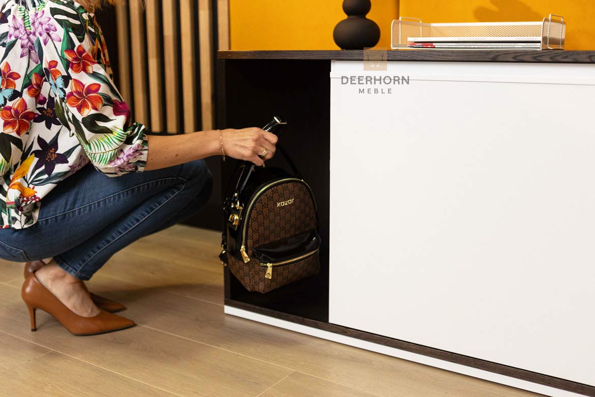 Meuble à tiroirs et étagère de bureau en ébène