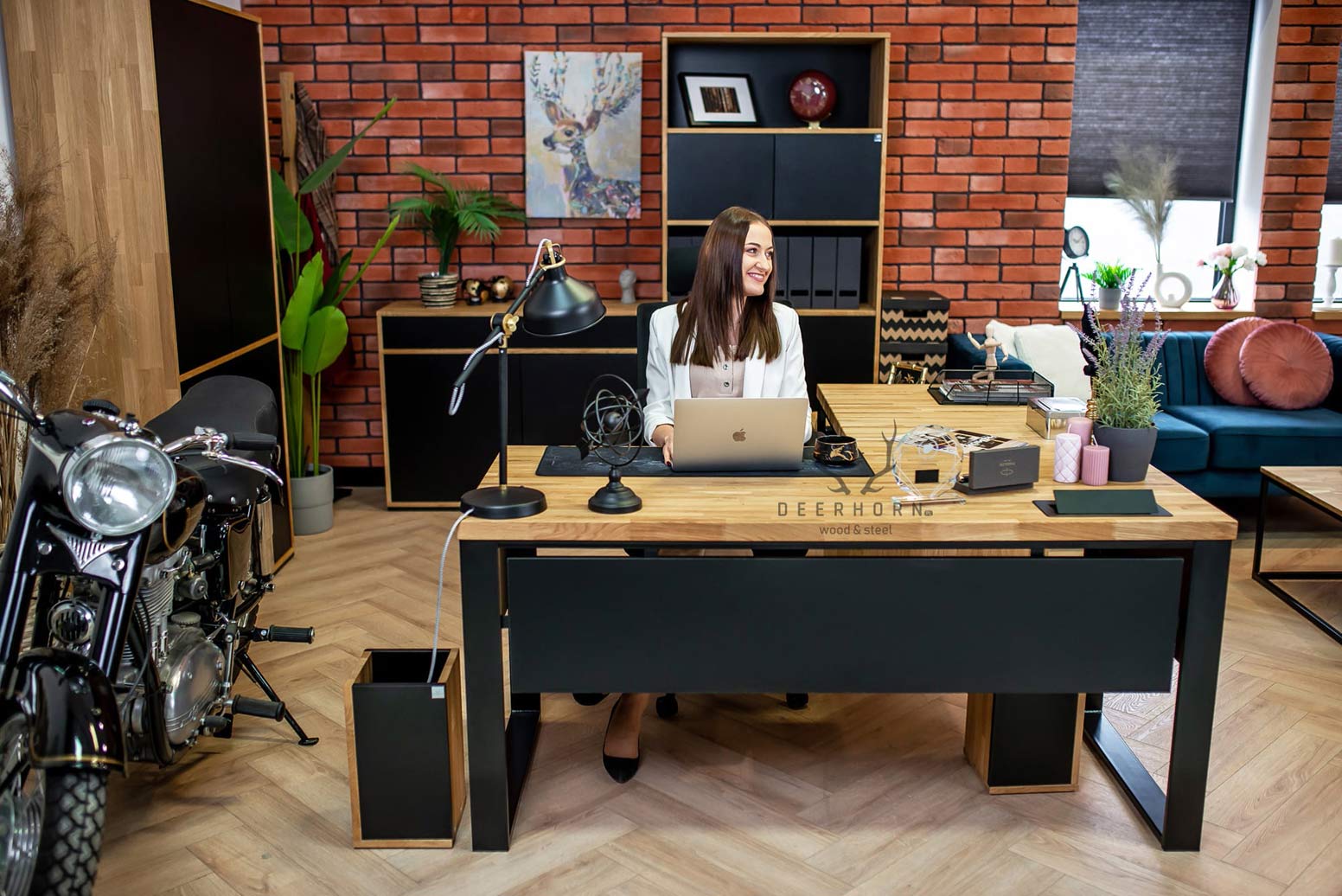 Bureau d'angle pour grand bureau avec plateau en bois, tiroirs et couvercles