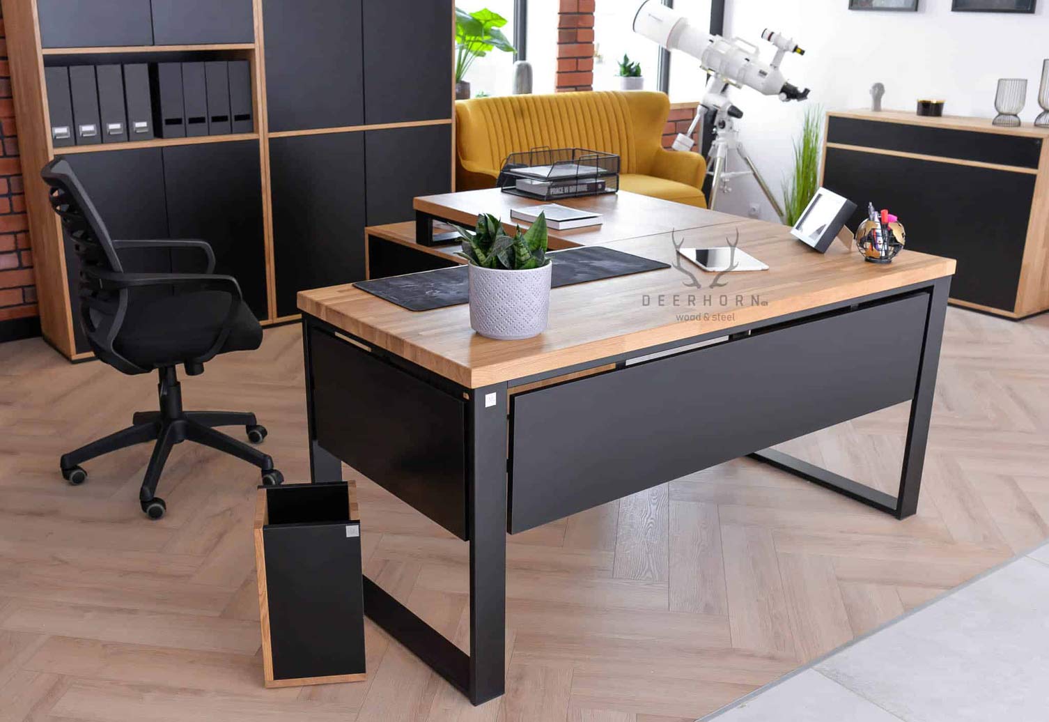 Bureau d'angle pour grand bureau avec plateau en bois, tiroirs et couvercles