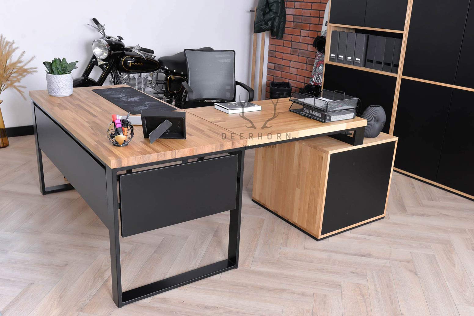 Bureau d'angle pour grand bureau avec plateau en bois, tiroirs et couvercles