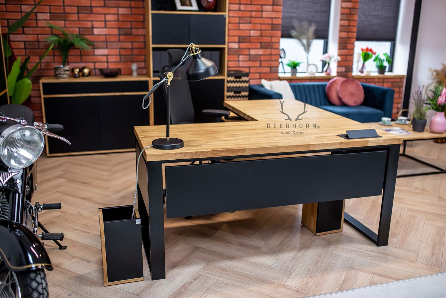 Bureau d'angle pour grand bureau avec plateau en bois, tiroirs et couvercles