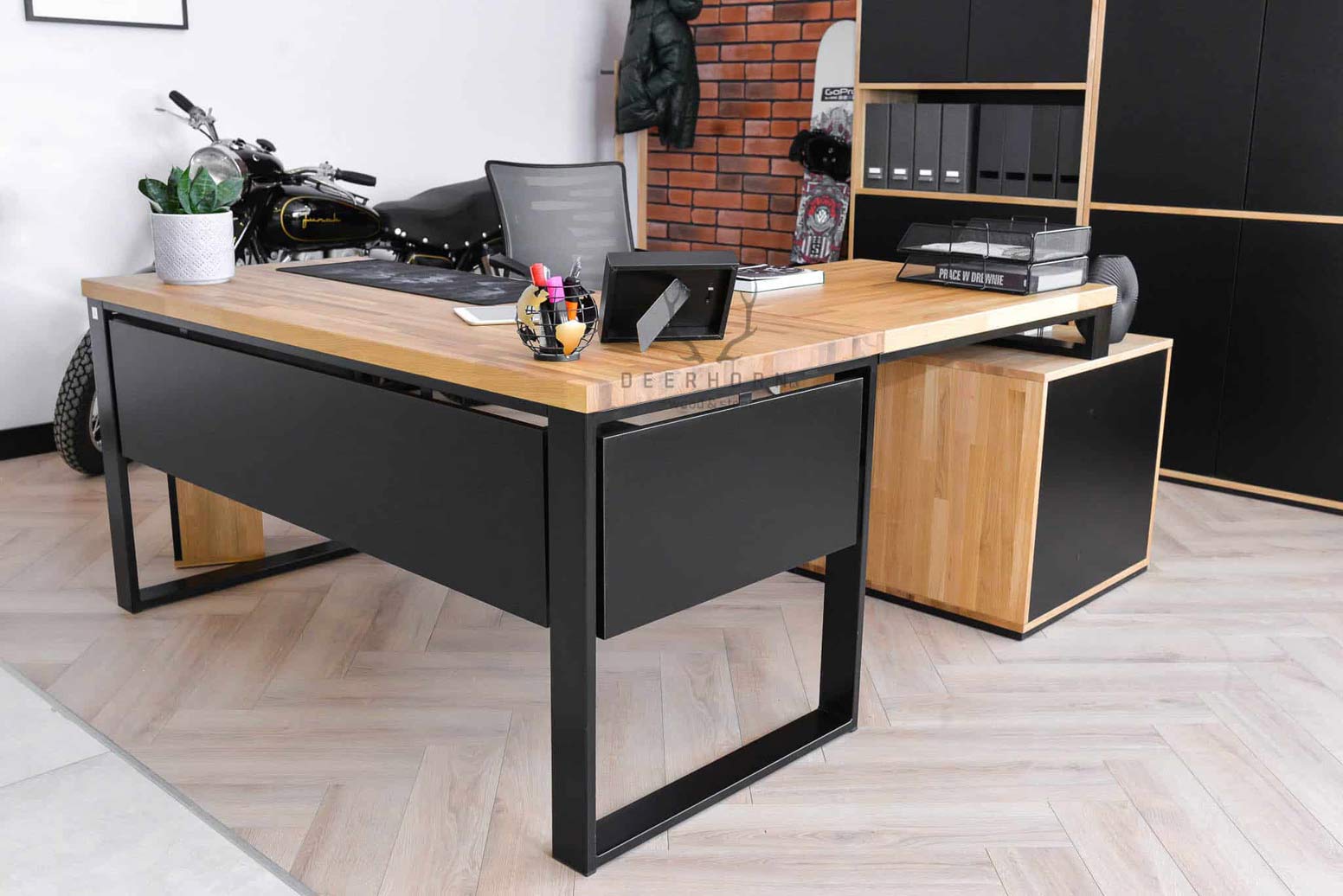 Bureau d'angle pour grand bureau avec plateau en bois, tiroirs et couvercles