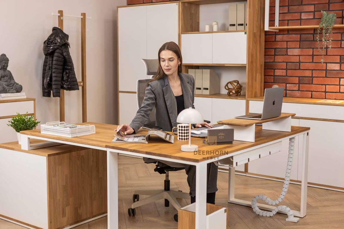 Bureau d'angle en bois blanc avec caisson et plateau mince de bureau