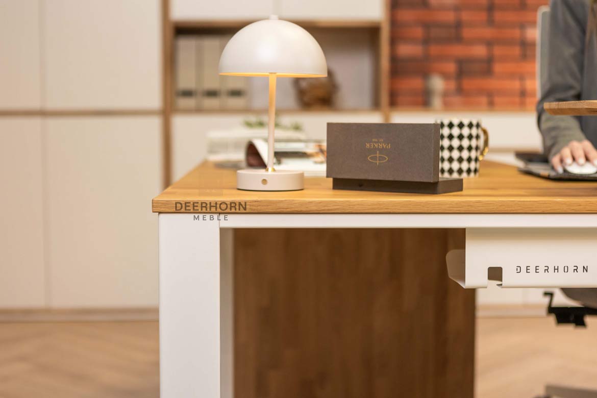 Bureau d'angle en bois blanc avec caisson et plateau mince de bureau