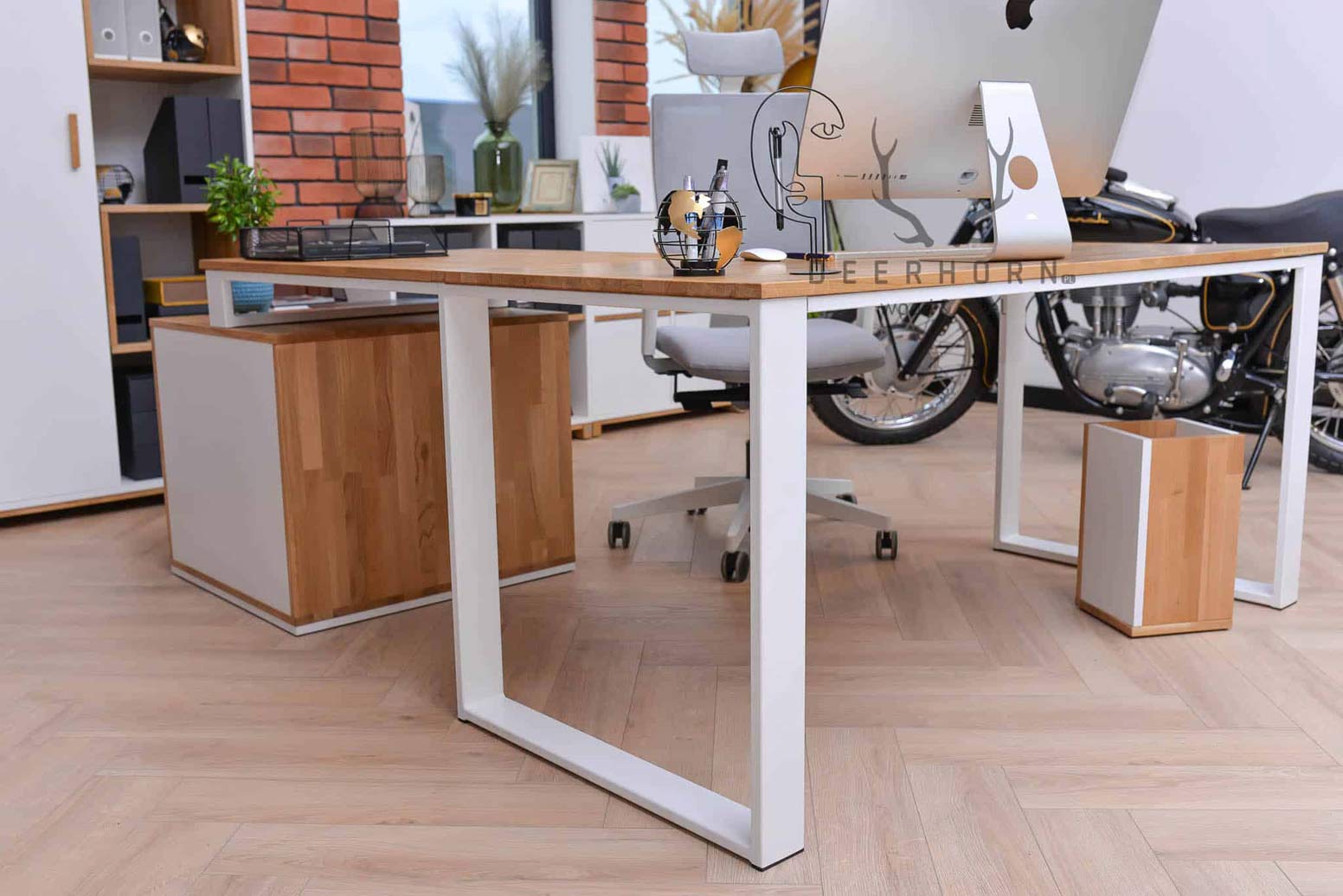 Bureau d'angle en bois blanc avec caisson et plateau mince de bureau