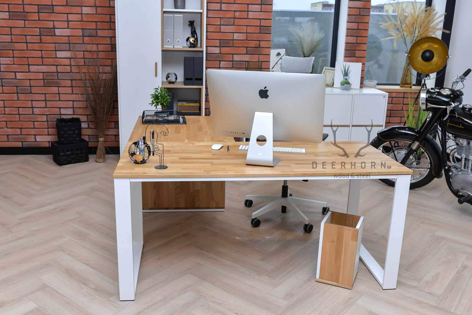 Bureau d'angle en bois blanc avec caisson et plateau mince de bureau