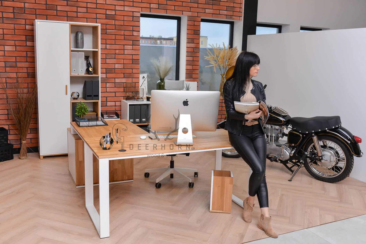 Bureau d'angle en bois blanc avec caisson et plateau mince de bureau