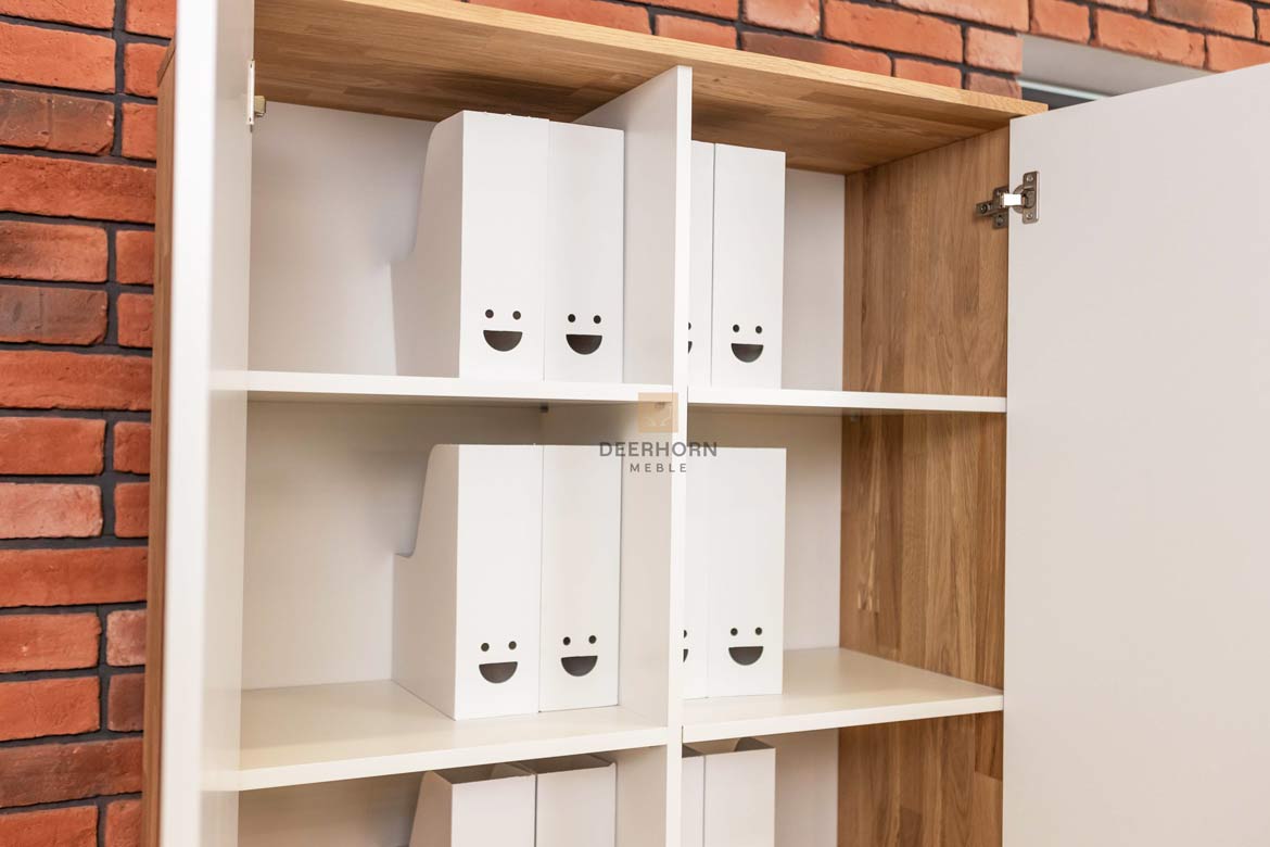 Armoire blanche à quatre portes pour bureau et loft slim