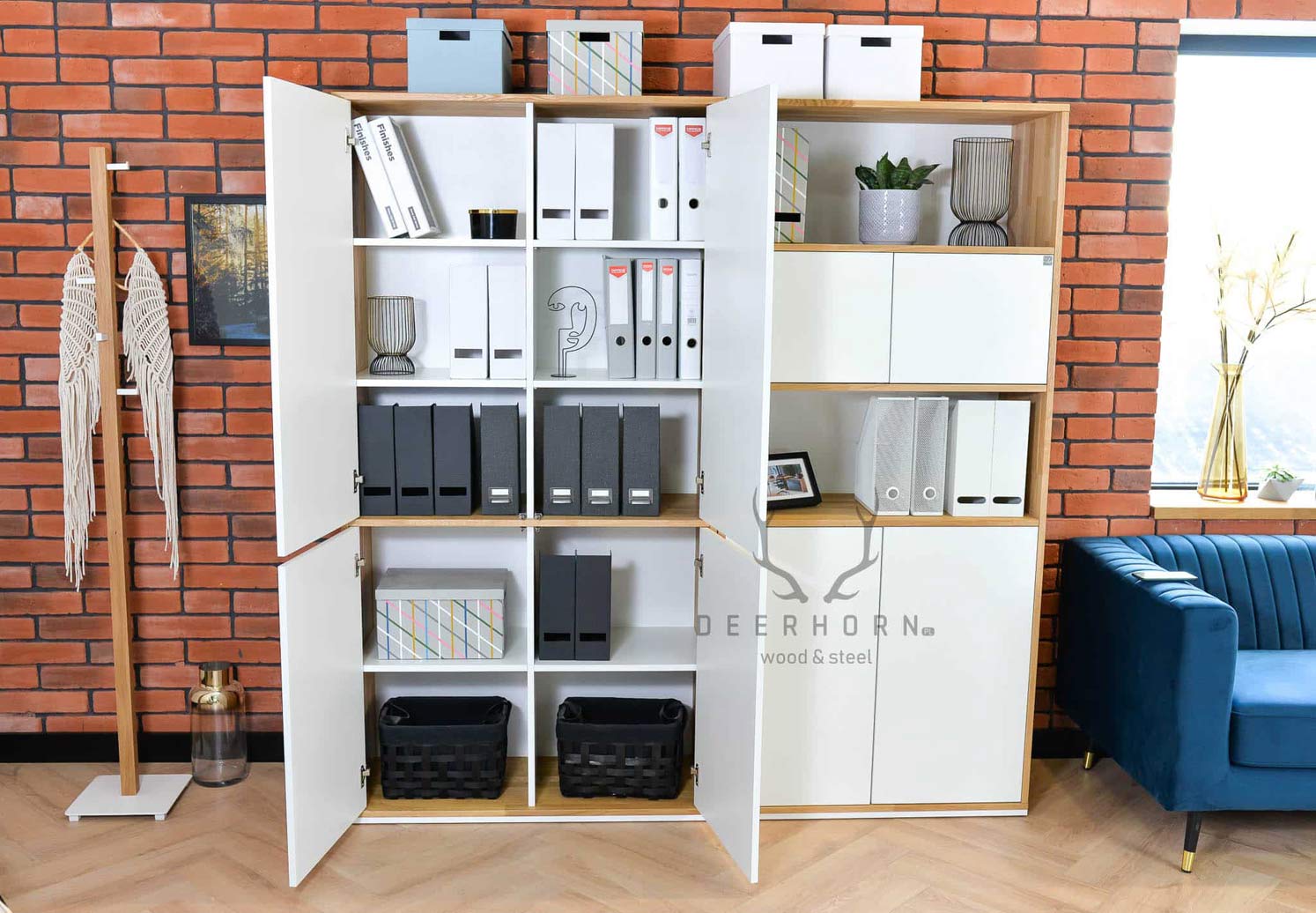 Armoire blanche à quatre portes pour bureau et loft slim