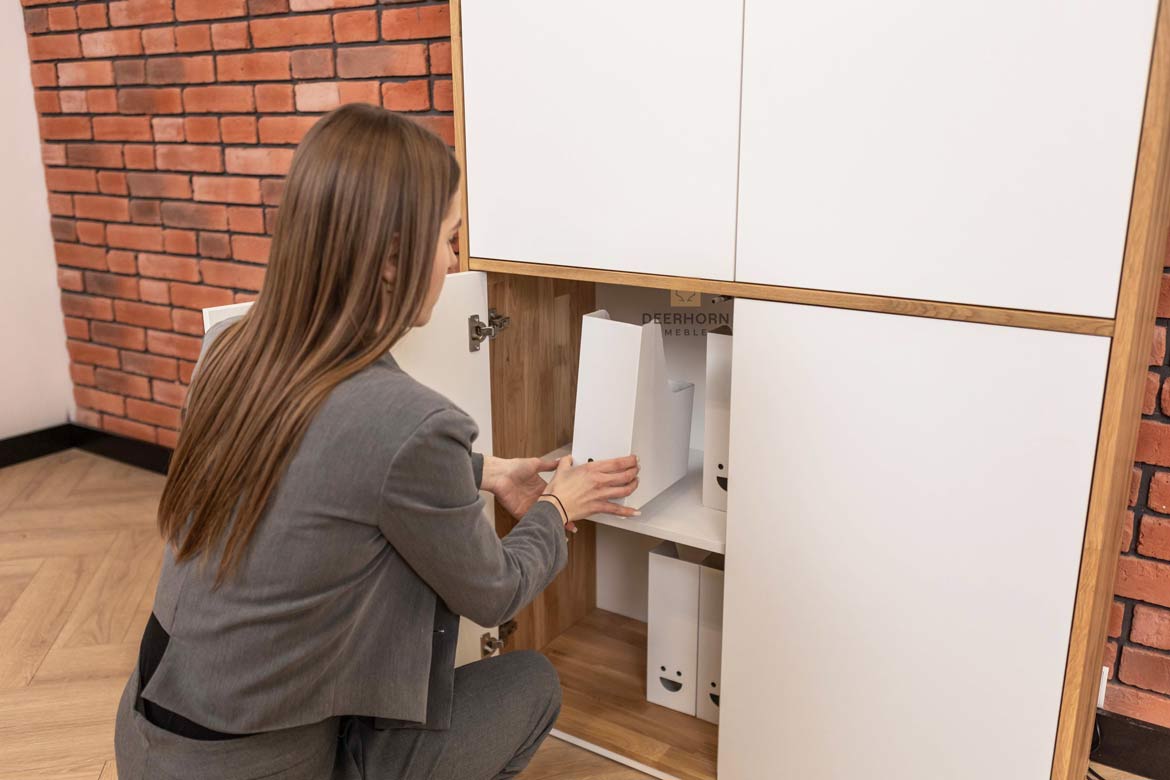 Armoire blanche à quatre portes pour bureau et loft slim