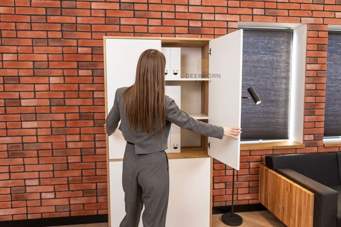 Armoire blanche à quatre portes pour bureau et loft slim