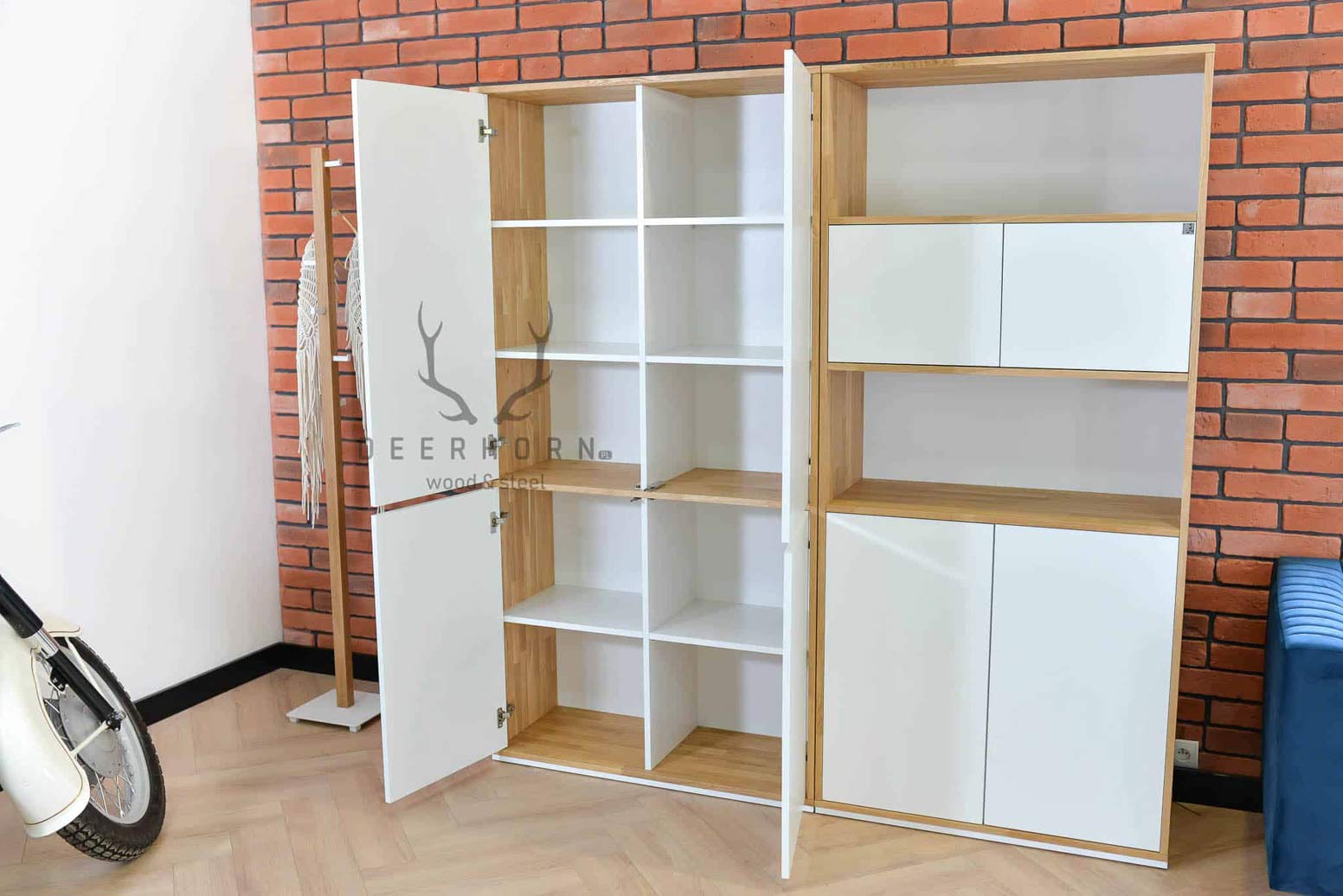 Armoire blanche à quatre portes pour bureau et loft slim