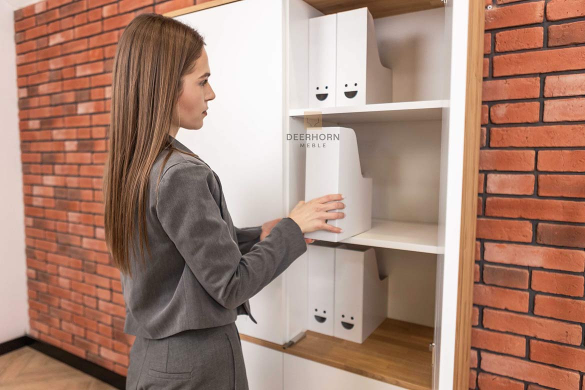 Armoire blanche à quatre portes pour bureau et loft slim