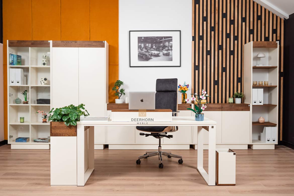 Bureau avec plateau en carton, lumière 160