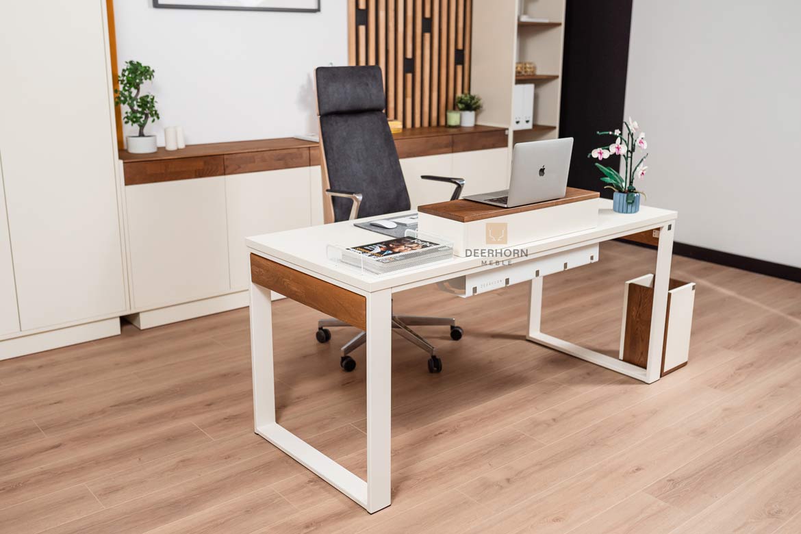 Bureau avec plateau en carton, lumière 160