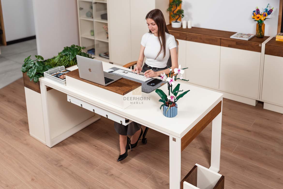 Bureau avec plateau en carton, lumière 160