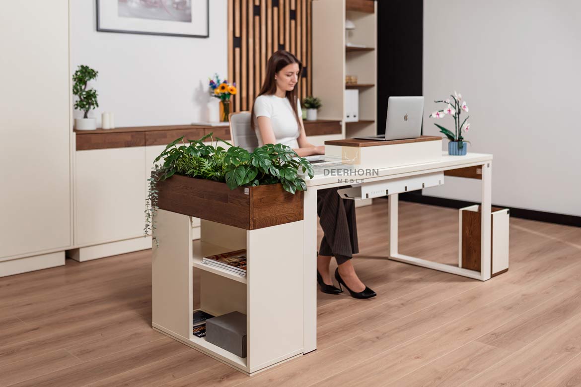Bureau avec plateau en carton, lumière 160