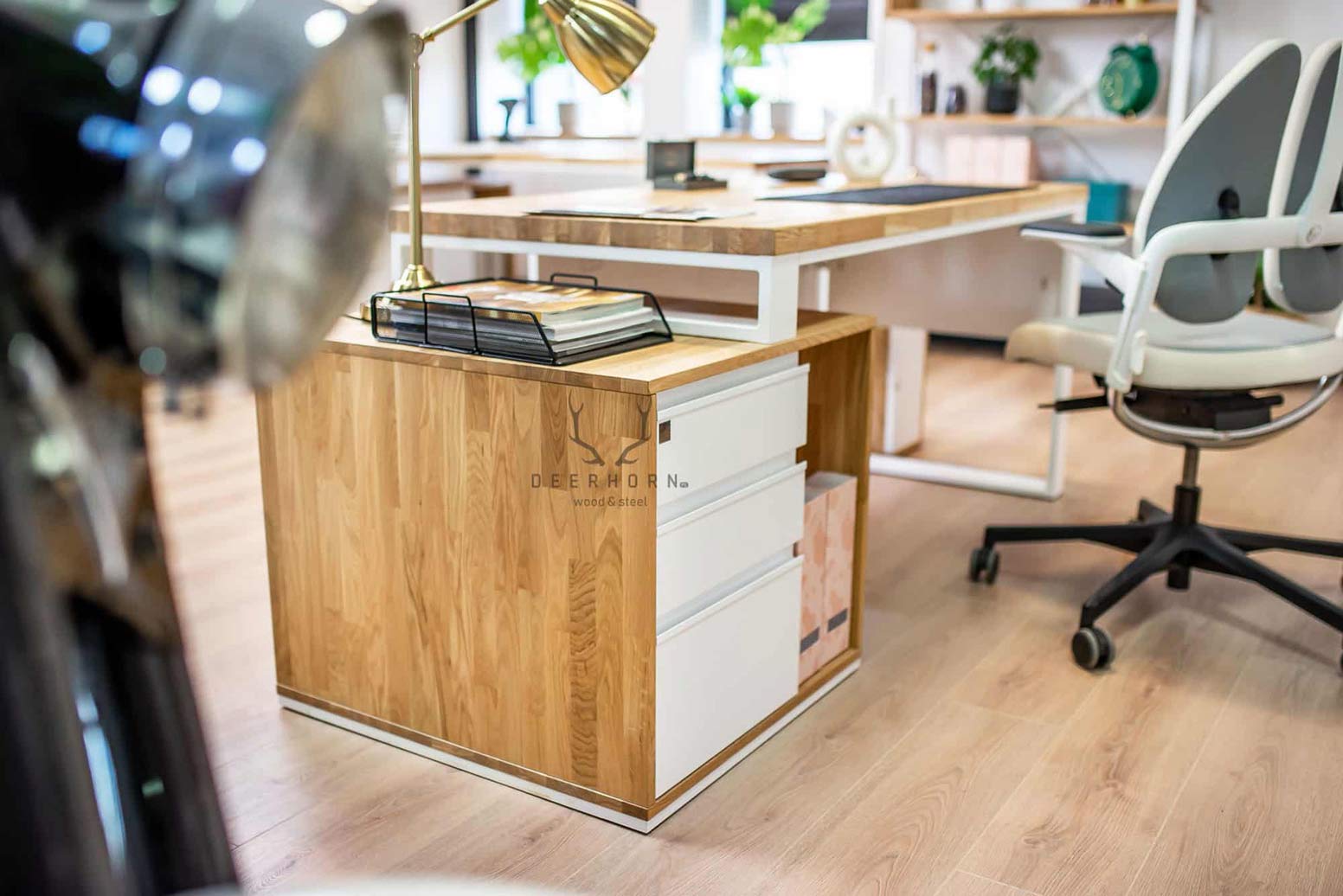 Bureau d'entreprise blanc avec plateau en bois Loft Office Plus Left
