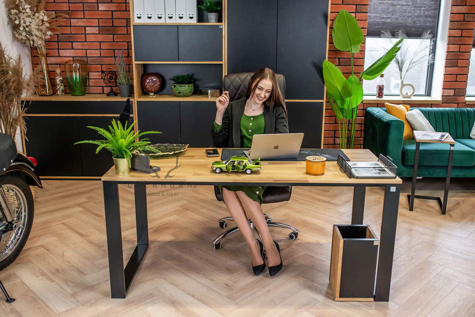 Grand bureau avec plateau plat en bois modern slim