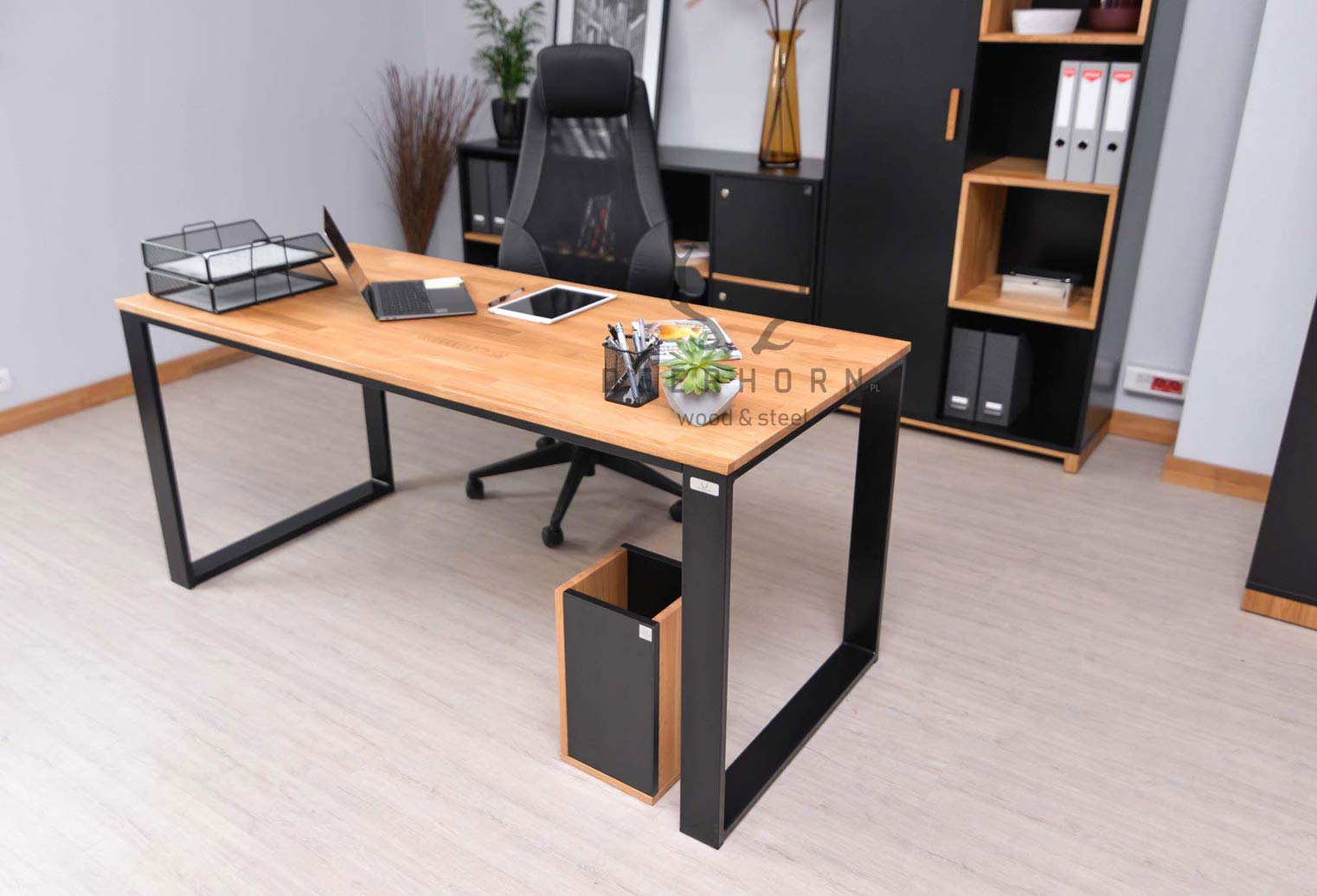 Grand bureau avec plateau plat en bois modern slim