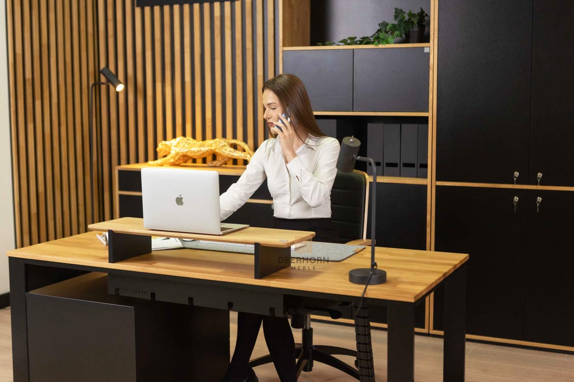 Bureau de direction avec plateau fin en bois et armoire