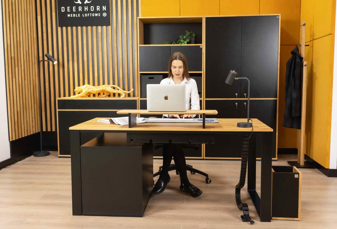 Bureau de direction avec plateau fin en bois et armoire