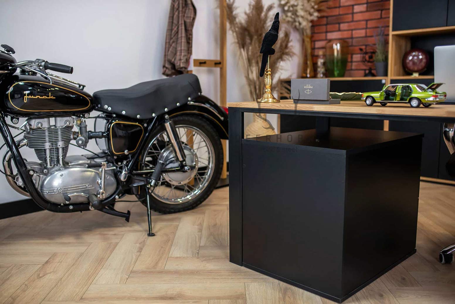 Bureau de direction avec plateau fin en bois et armoire