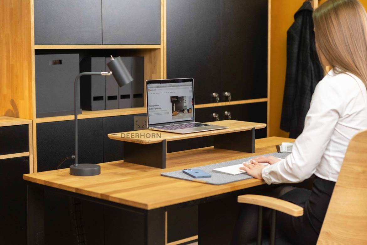 Bureau de direction avec plateau fin en bois et armoire