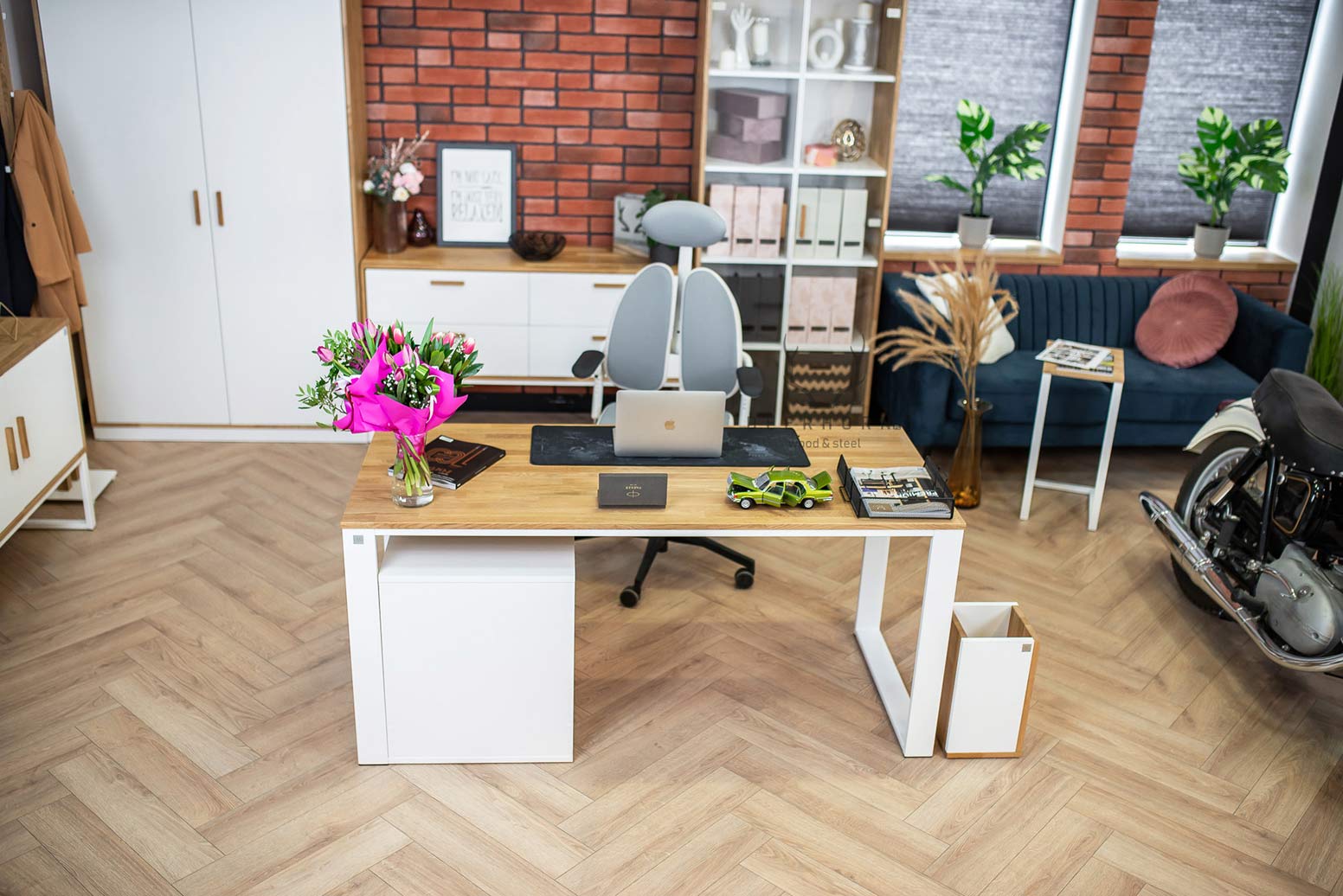 Bureau blanc avec plateau en bois 160x70cm plus caisson