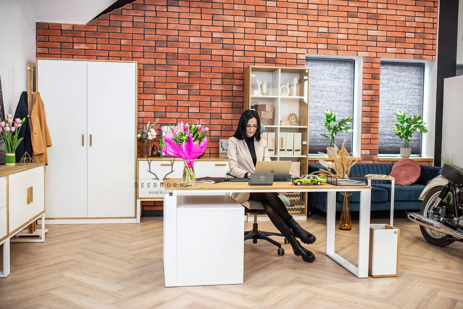 Bureau blanc avec plateau en bois 160x70cm plus caisson