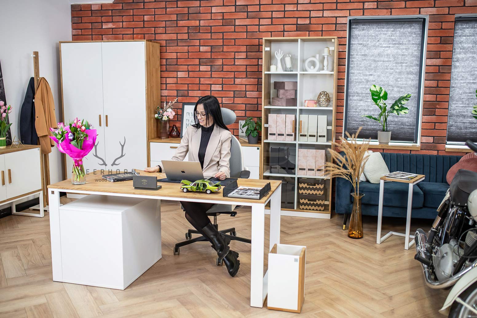 Bureau blanc avec plateau en bois 160x70cm plus caisson