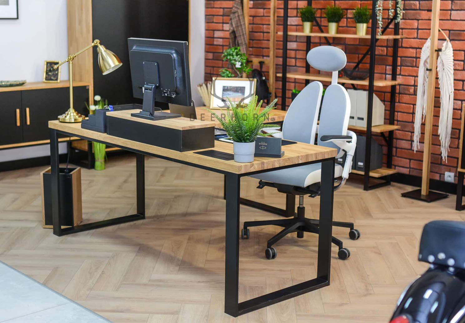 Bureau d'angle moderne avec plateau en bois pour un grand bureau