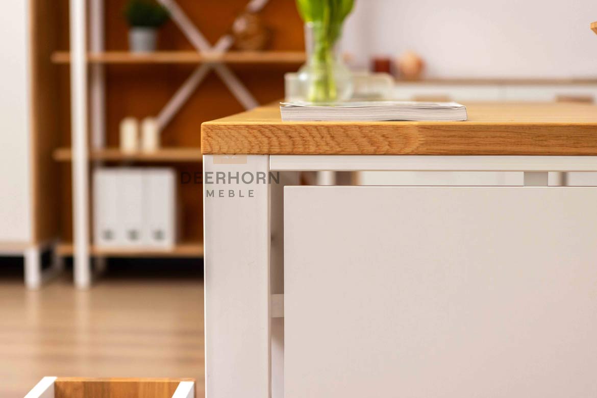 Bureau d'angle industriel en bois blanc avec plateau en chêne