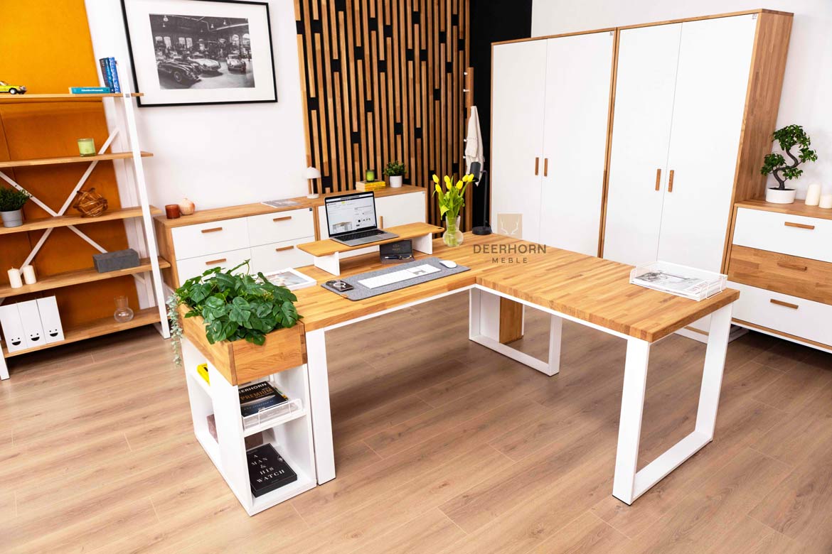 Bureau d'angle industriel en bois blanc avec plateau en chêne